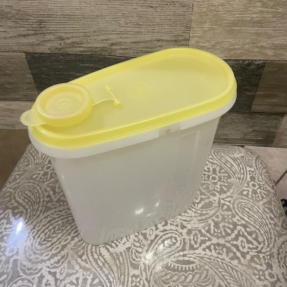 Vintage Tupperware Modular Mates oblong Container Yellow Lid pour top